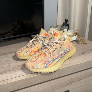 Yezzy Boost 350 V2 ‘Max Oat’